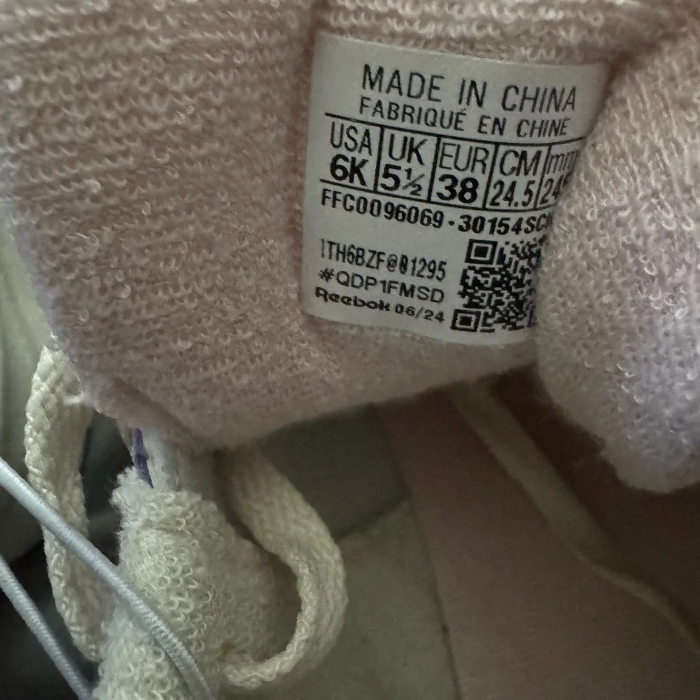 Reebok Girls Lavender and Cream Sneakers - Picture 9 of 10